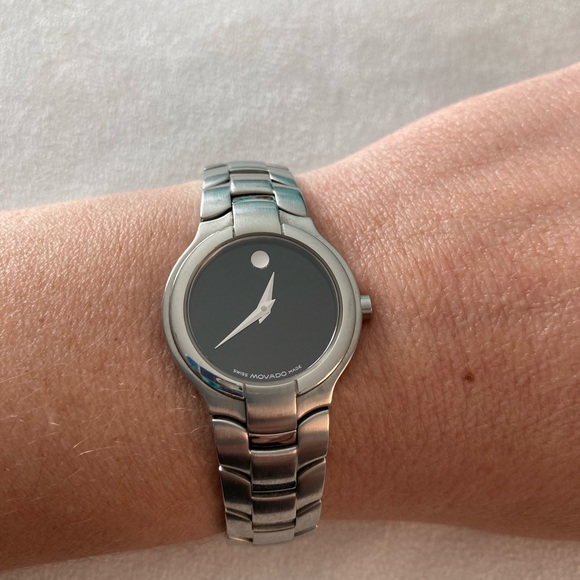 Authentic Movado Stainless Steel Museum Dial Ladies Wtach - Picture 7 of 9